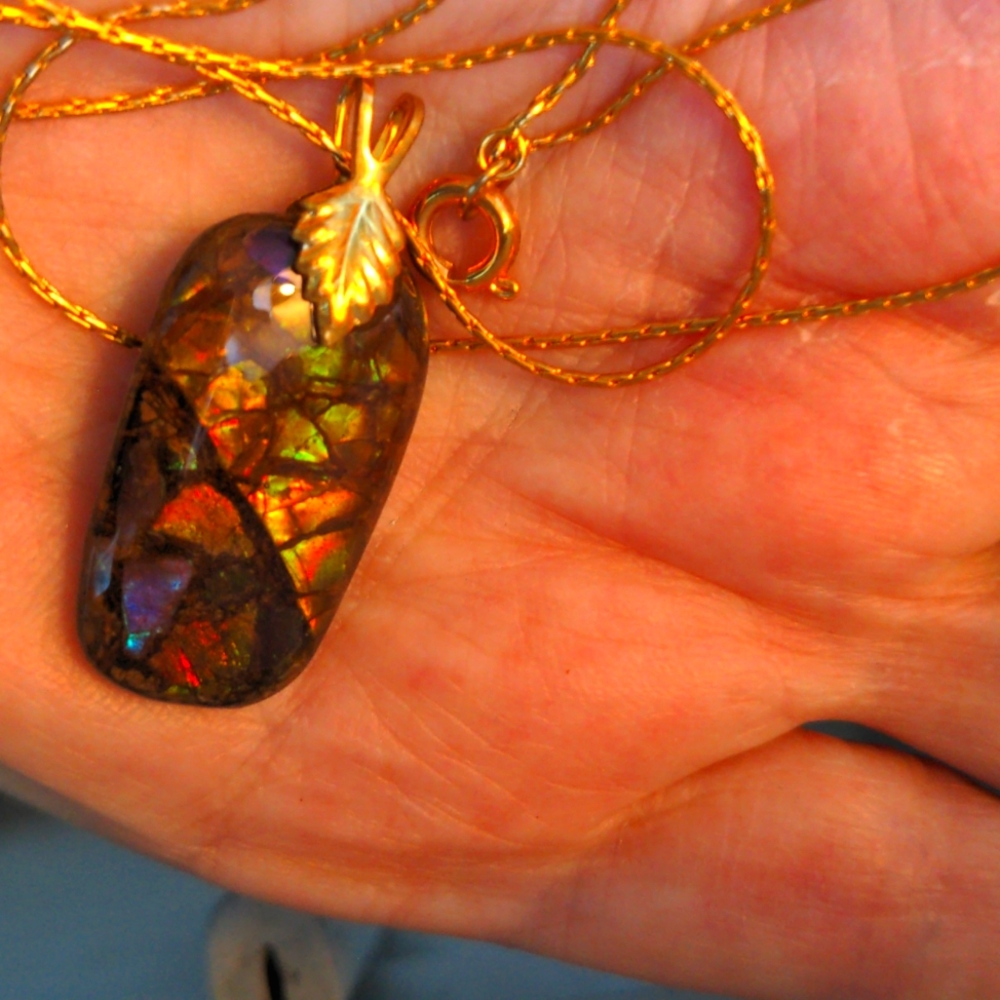 NEW Ammolite genuine pendant necklace. Rare one source multicolor gemstone. box